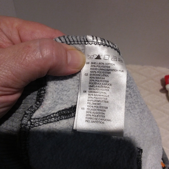 🦋2/$25 H&M plaid hoodie with sherpa lined hood - Picture 8 of 8